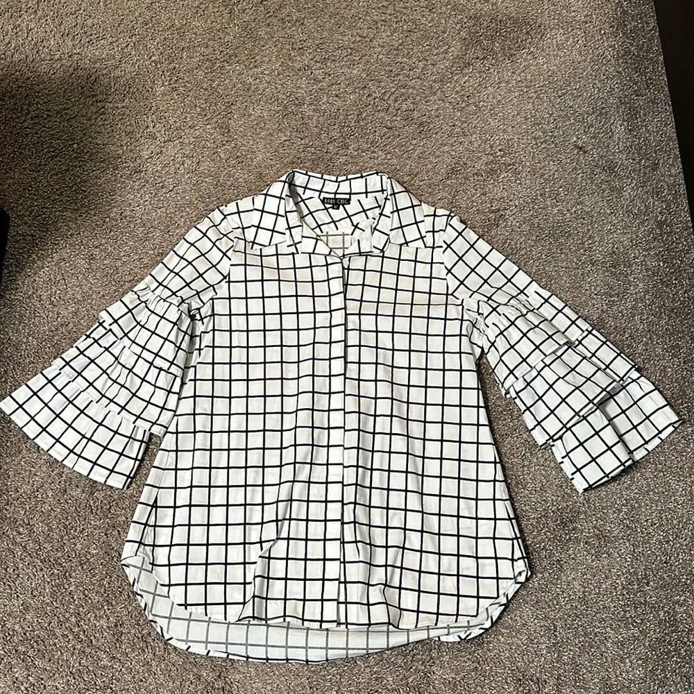 Size Medium Button Down top w/bell sleeves